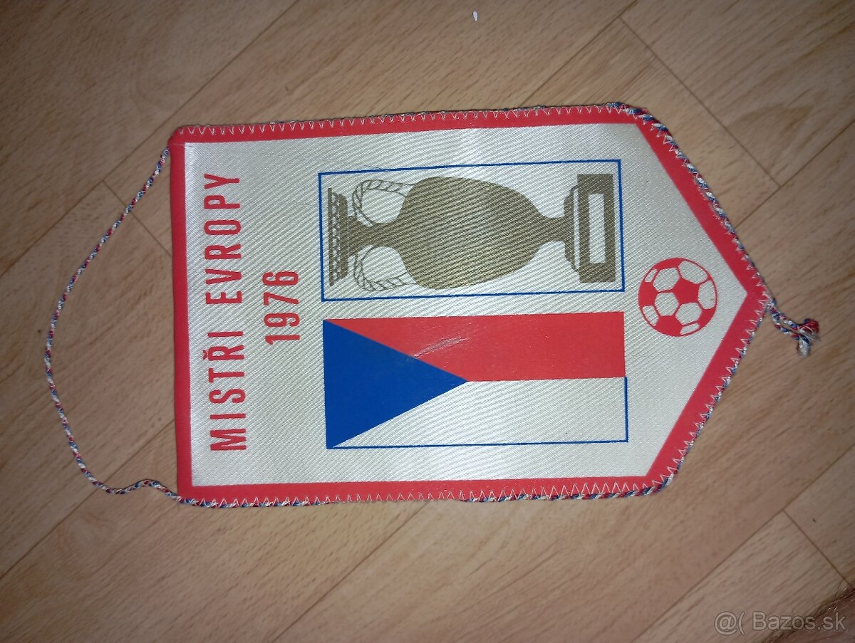 Predám zbierku starých vlajočiek, práporkov - 5