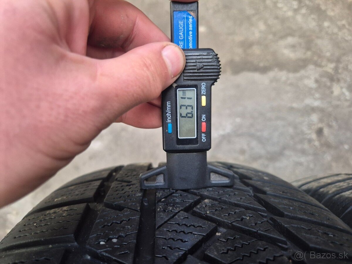 235/60 r17 zimné 4 ks CONTINENTAL dezén 6,3 - 5,7 mm - 5