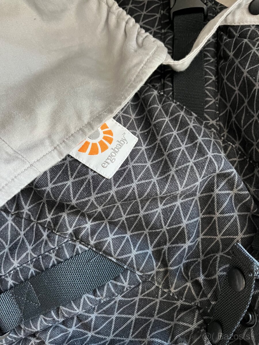 Ergobaby nosič Adapt - Geo Black - 5