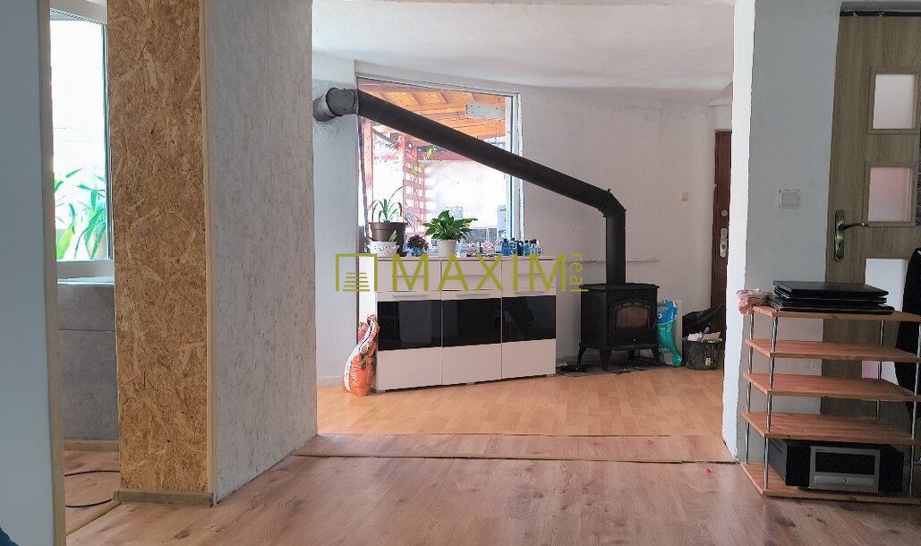 Ponúkam na predaj rodinný dom v obci Ružindol, vhodný na pok - 5