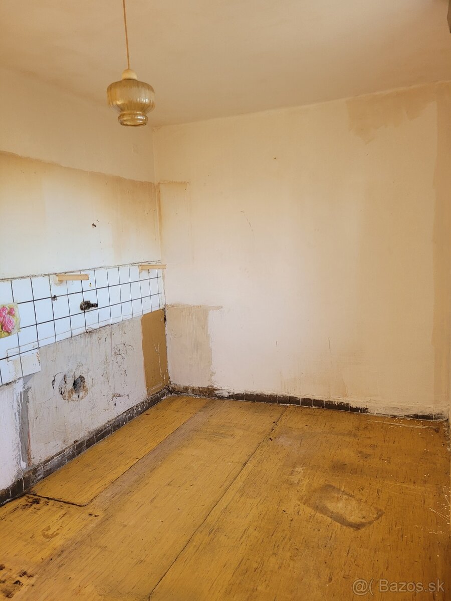 Veľký 2 izb. byt, ul. Školská - 5