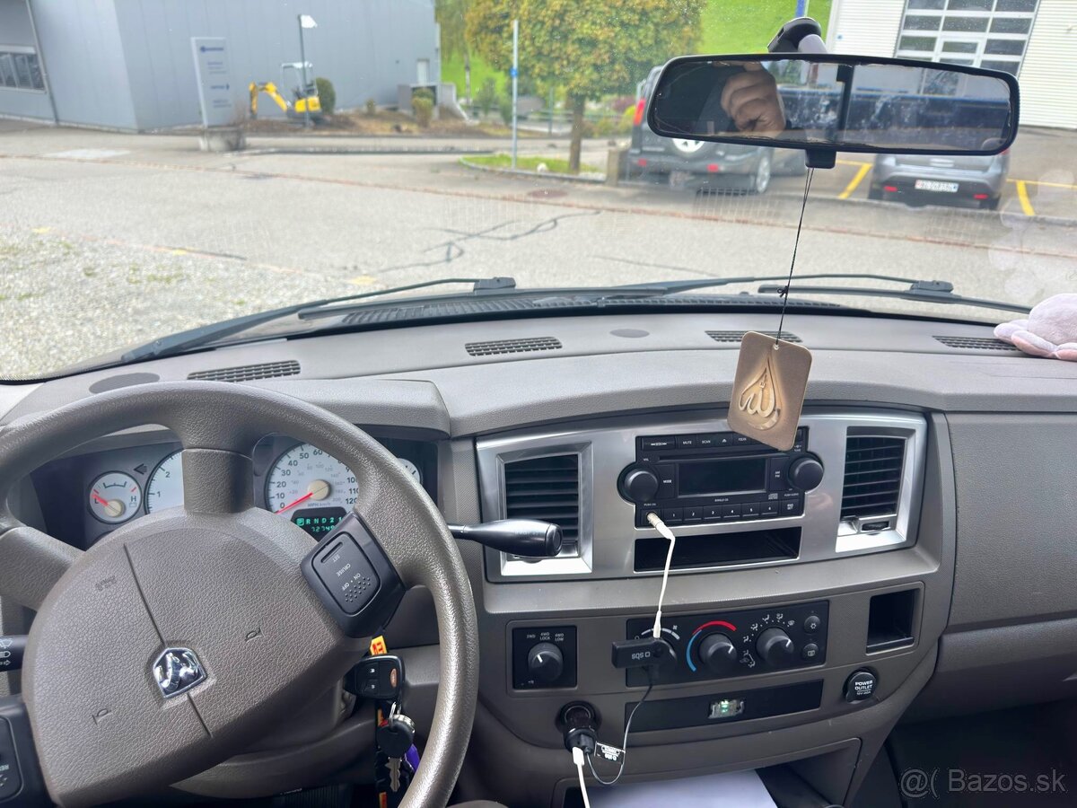 Dodge RAM 1500 5.7 HEMI 2008 80 000 km zo Švajčiarska