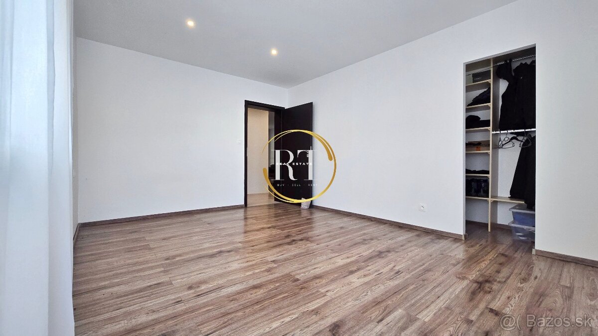 Útulný 3-izbový dom s veľkým pozemkom (910m2) a terasou - 5