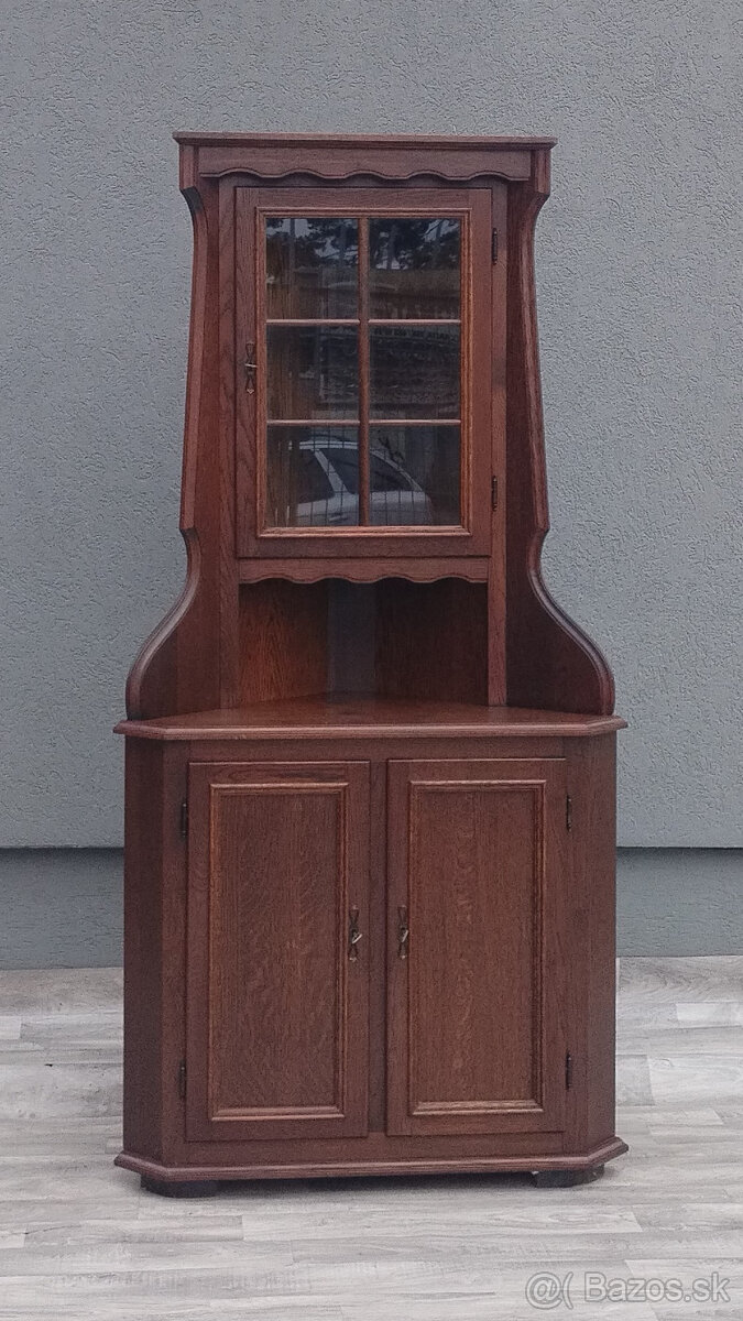 Vitrína rohová. - 5