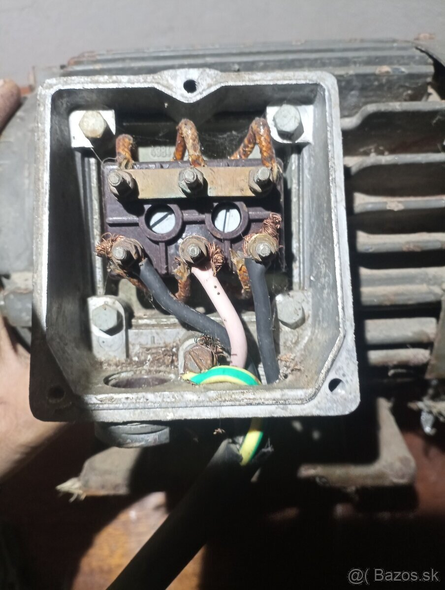 Predám trojfázový elektromotor MEZ 2,2 kW 2860 ot./min. - 5