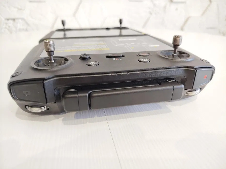 Profesionální ovladač DJI RC pro - 5