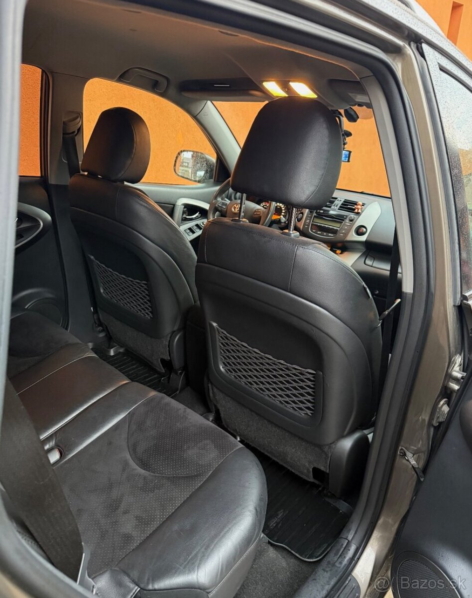 Rav4 Toyota benzín,automat,4x4,Isofix - 5