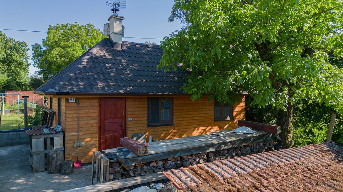 Veľký stavebný pozemok s domom, záhradným domom a kaplnkou - 5