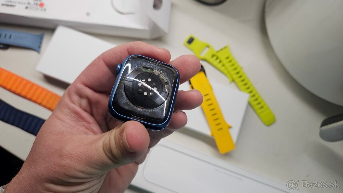 Apple Watch 7 modré 45mm + remienky - 5