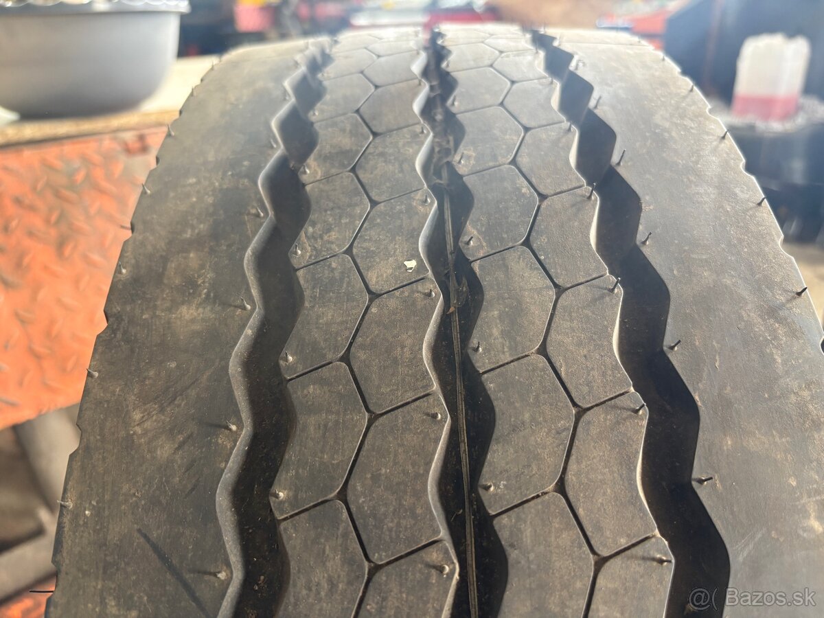 Pneu 245/70 R17,5 - 5