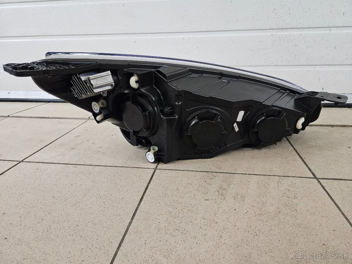 Svetlo Ford Focus MK4 - 5