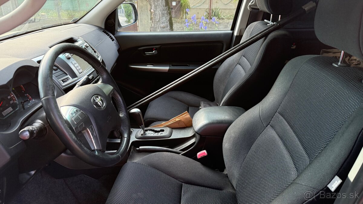 Predám Toyota Hilux 3.0 D 6/AT