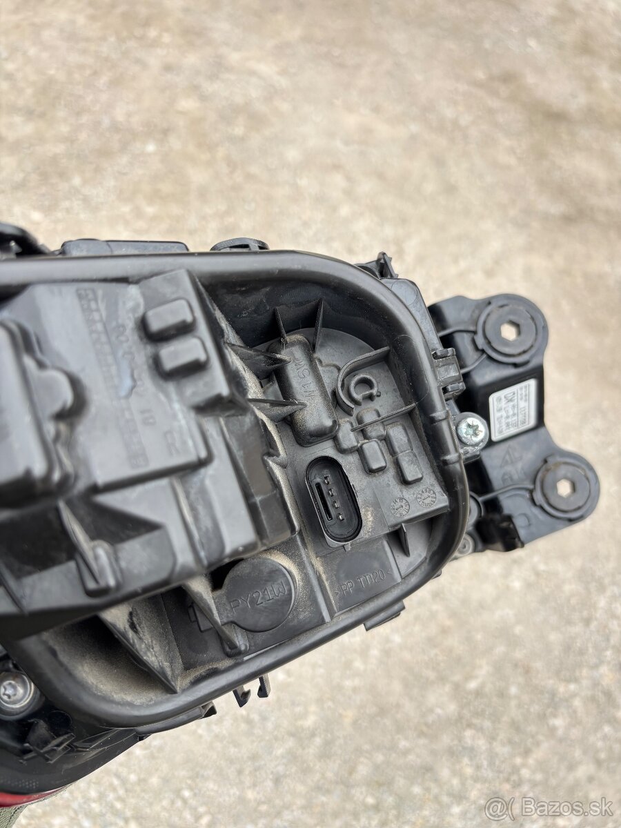 Audi A4 B9 zadná lampa - 5