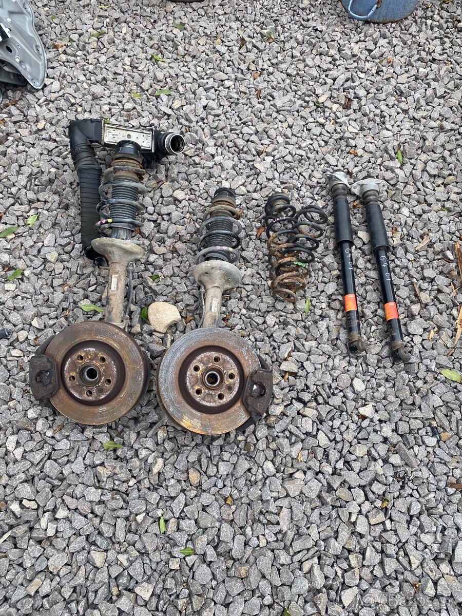 Predám na škoda octavia1 nahradne diely - 5