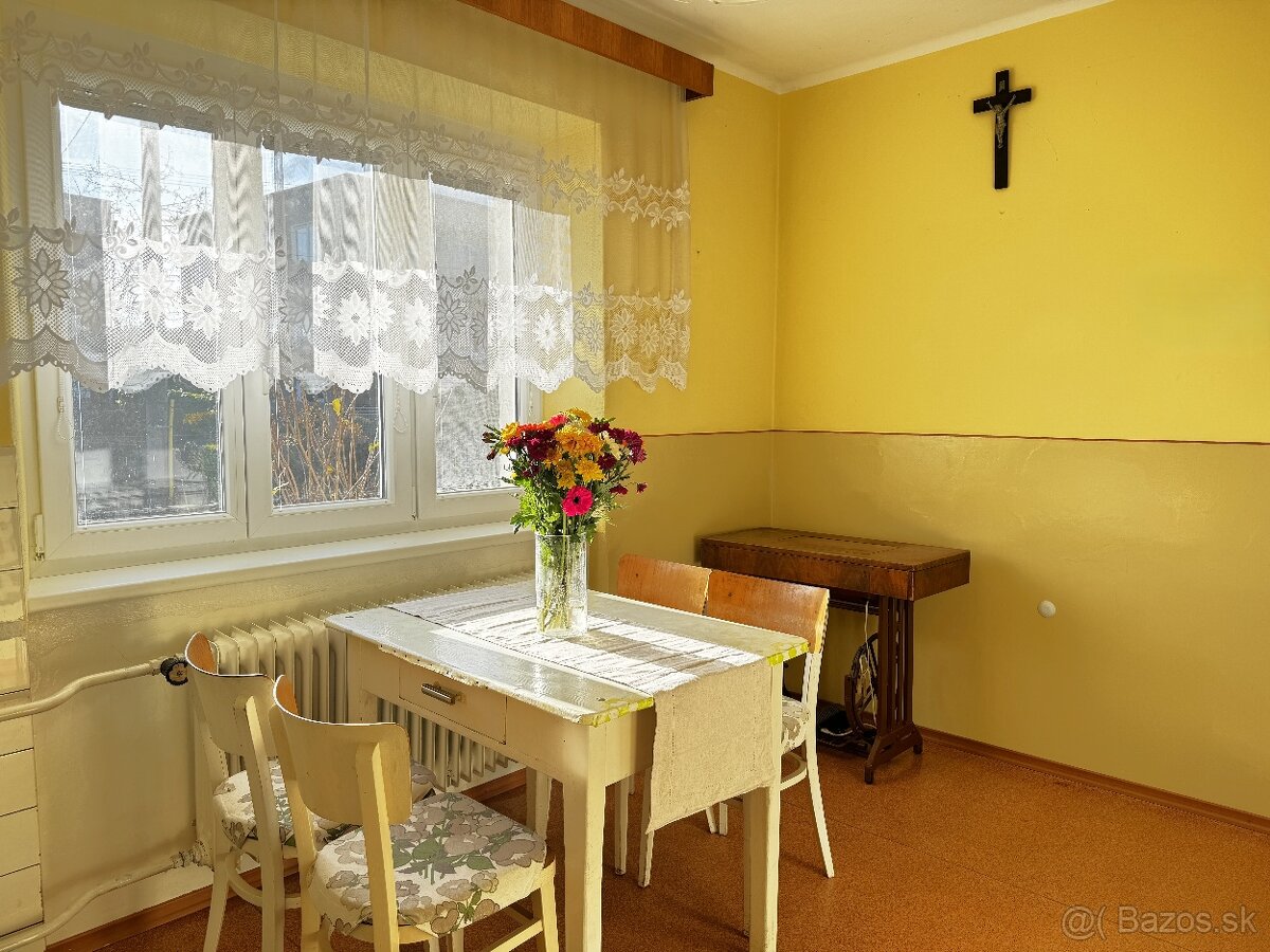 NA PREDAJ: Udržiavaný podpivničený vidiecky domček, Poruba - 5