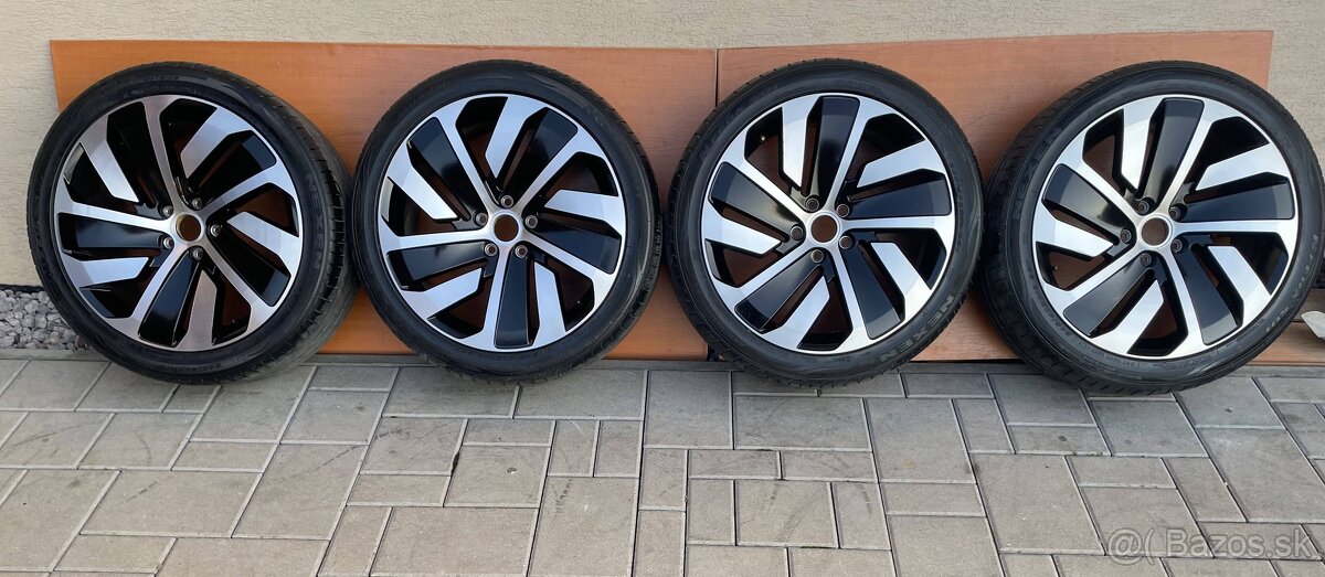 ARTEON MONTEVIDEO 245 40 R19 letné - 5