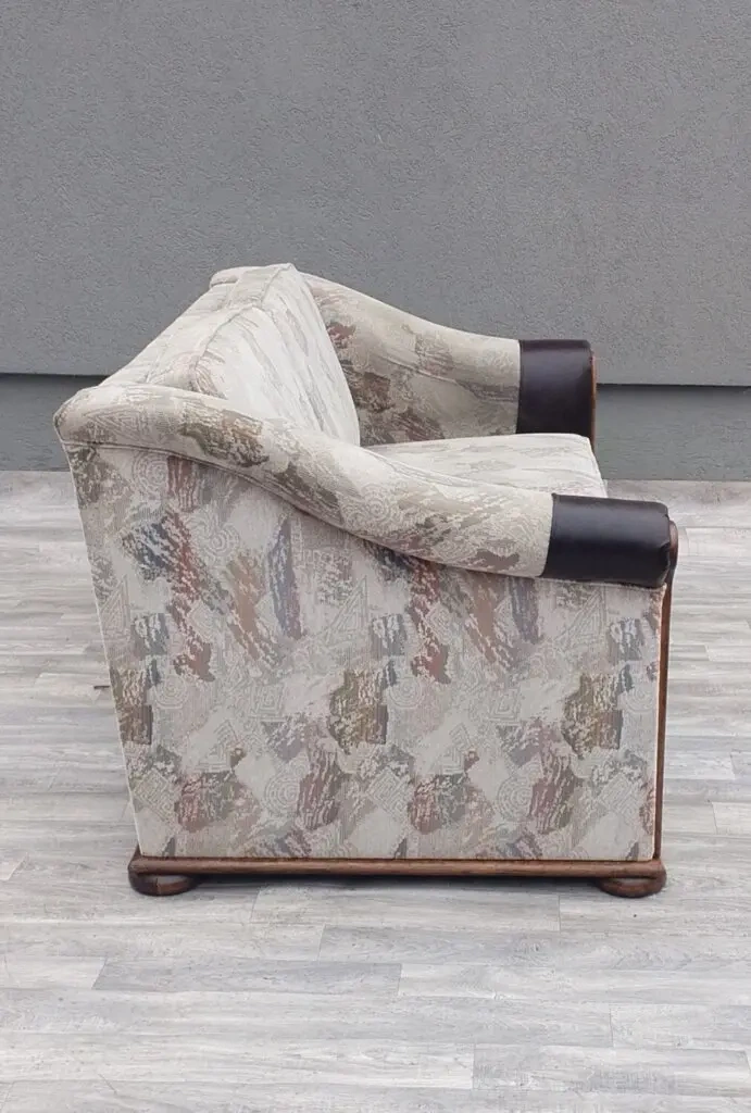 Dvojsedačka s dreveným rámom . - 5