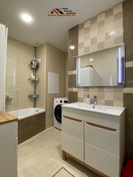 EXKLUZÍVNY 3-IZBOVÝ BYT S BALKÓNOM - 5