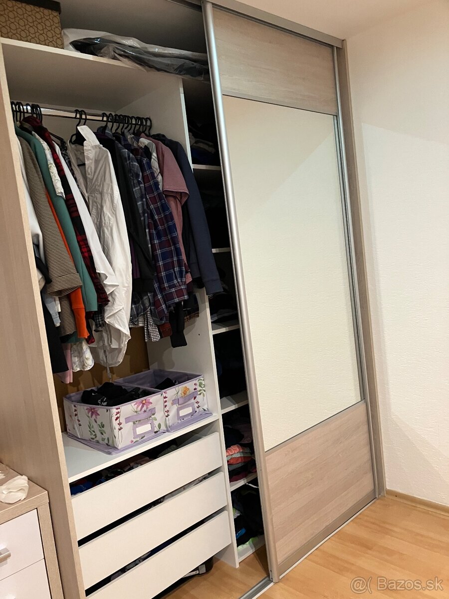 Predám posteľ, skriňu a stôl - 5