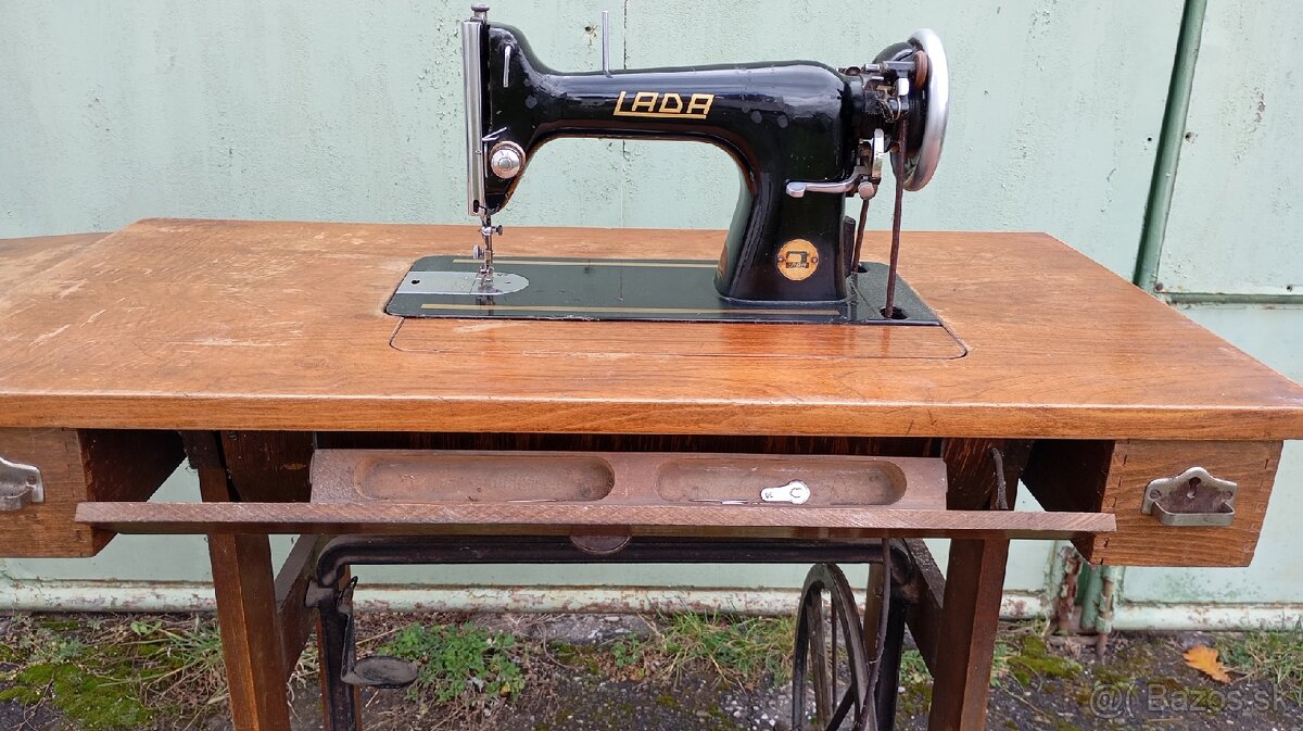 starý šijací stroj - 5