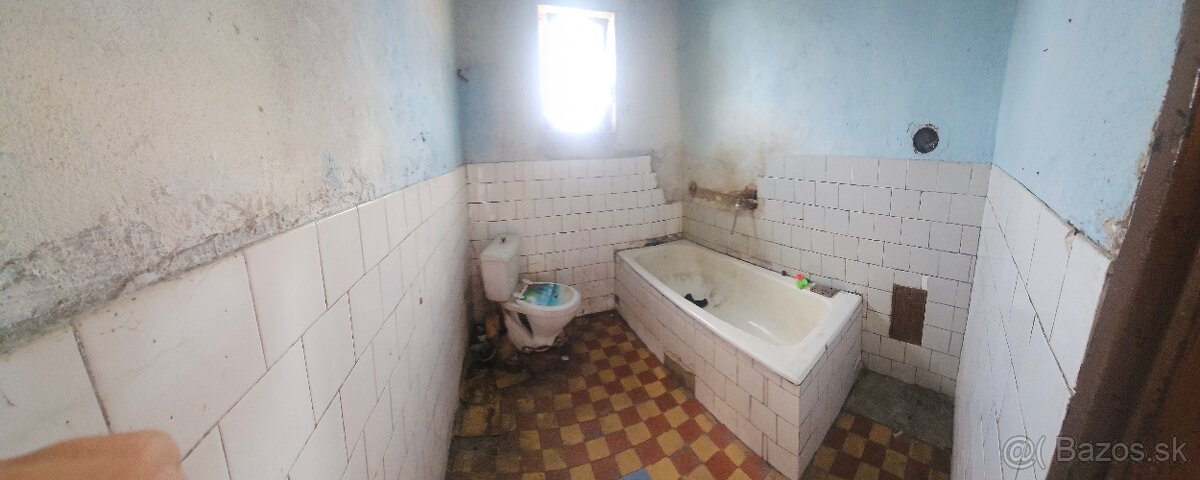 Predame rodinny dom pred rekonstrukciou Sása - 5