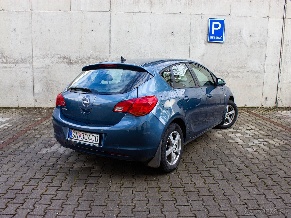 Opel Astra Hatchback 1.4 benzín 74 kW - 5