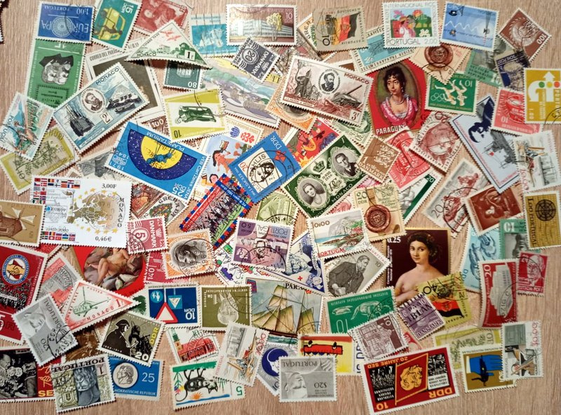 Predám balík poštových známok 1000 ks. č 4 - 5