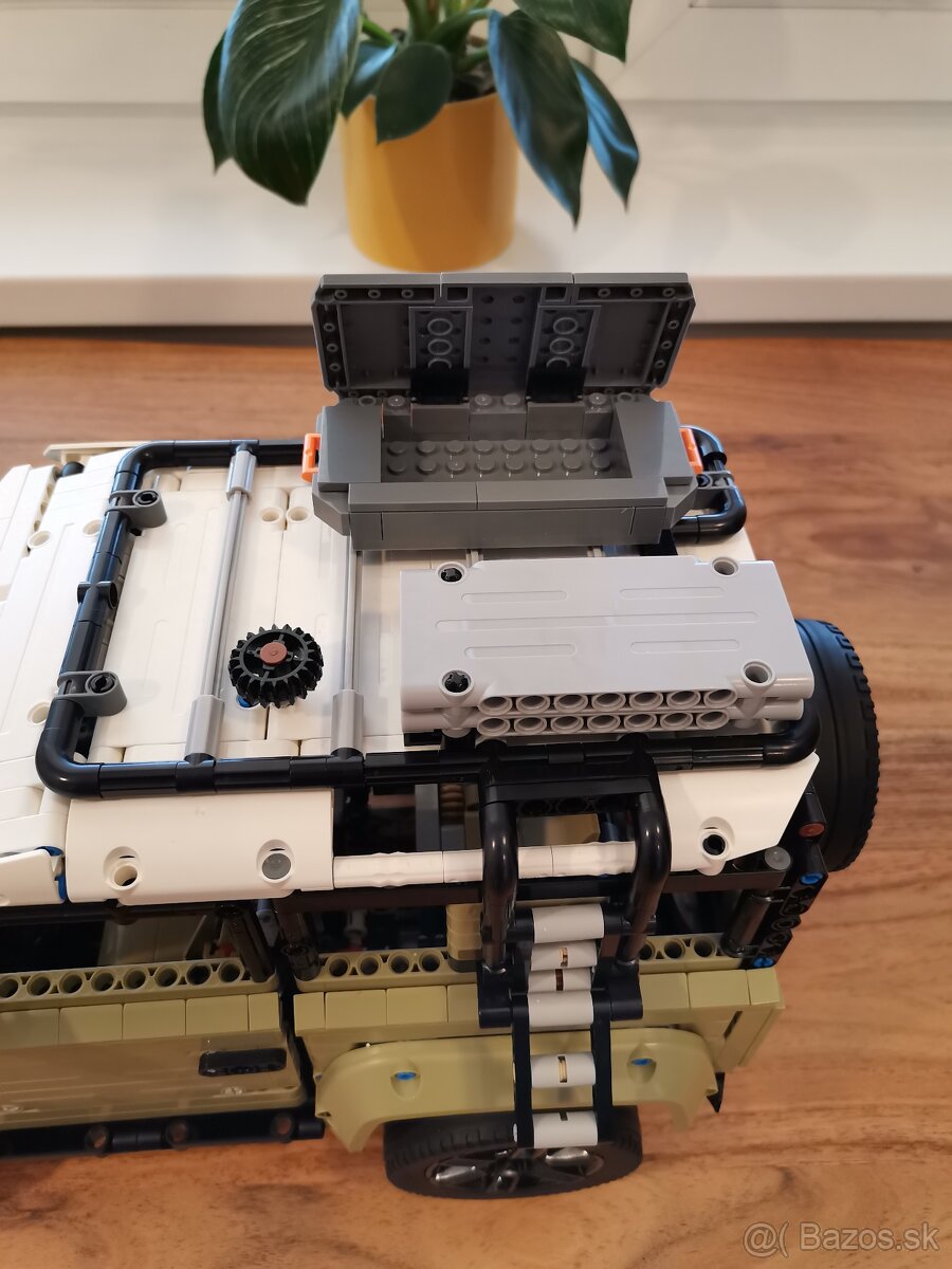 Land Rover Defender - 5