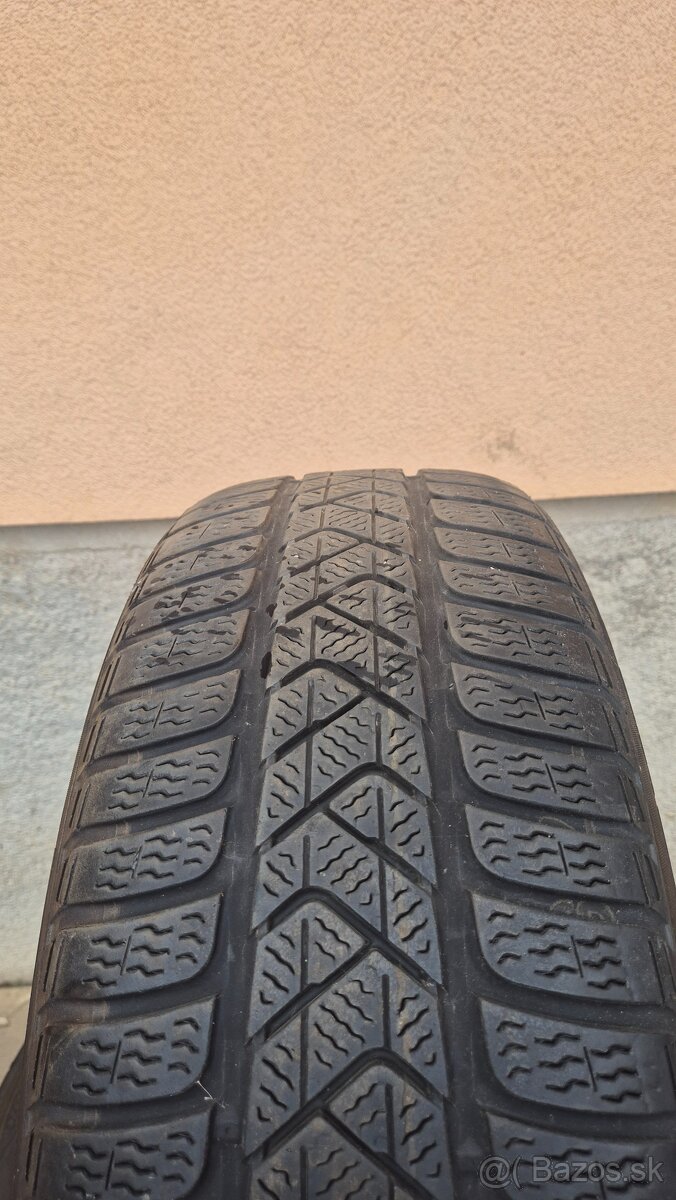 PIRELLI 215 55 R17 - 5
