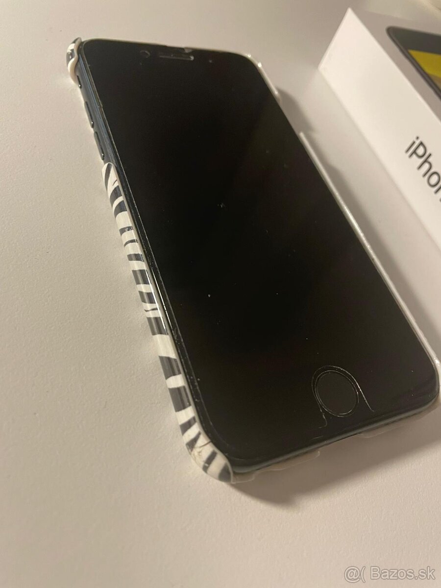 Iphone SE (2020), čierny, 64GB, batéria 90%, cena aj dohodou - 5