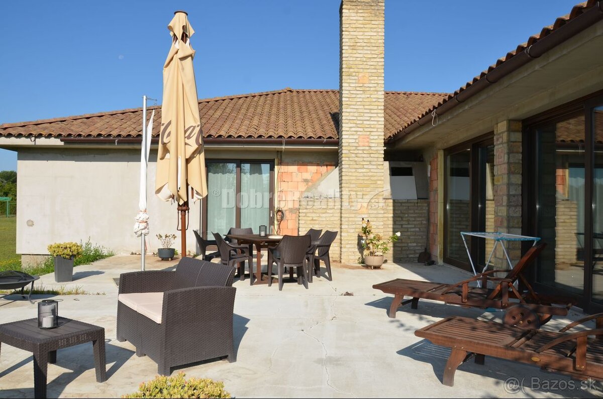 DOBRÉ REALITY - priestranný rodinný dom s veľkým pozemkom v - 5