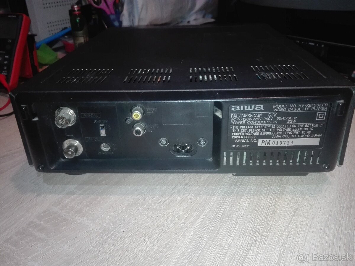 VHS videoprehrávač AIWA+TV farebné, 14“. - 5