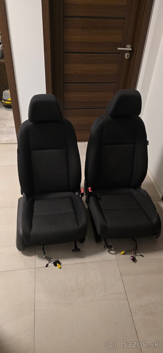 Predám sedačky VW Golf 6 - Látka – Komplet - 5