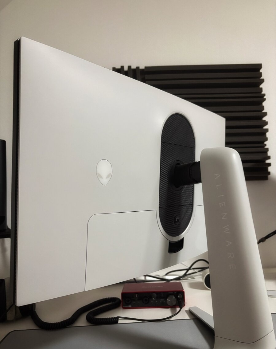 Dell Alienware AW2723DF - 5
