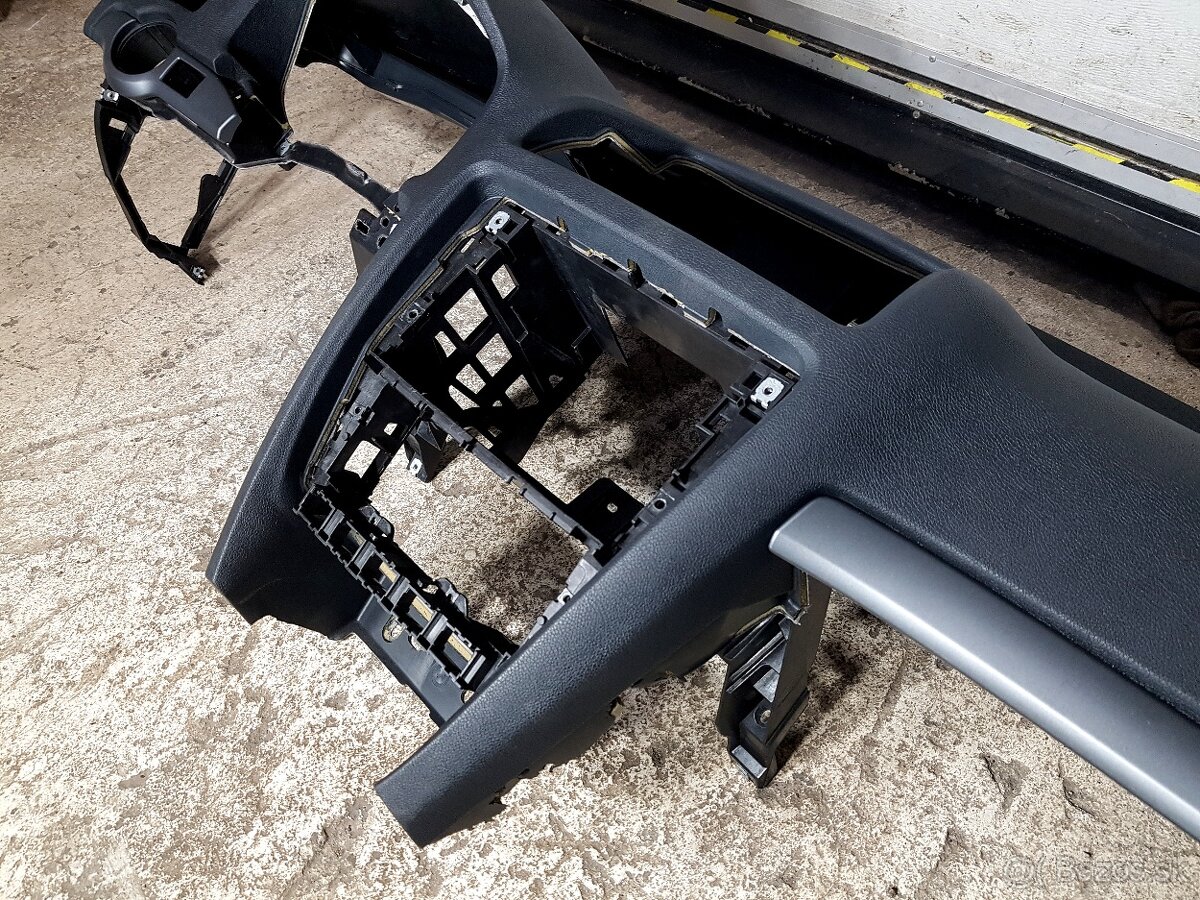 Predám originálnu palubovku Škoda Octavia 2 Facelift - 5