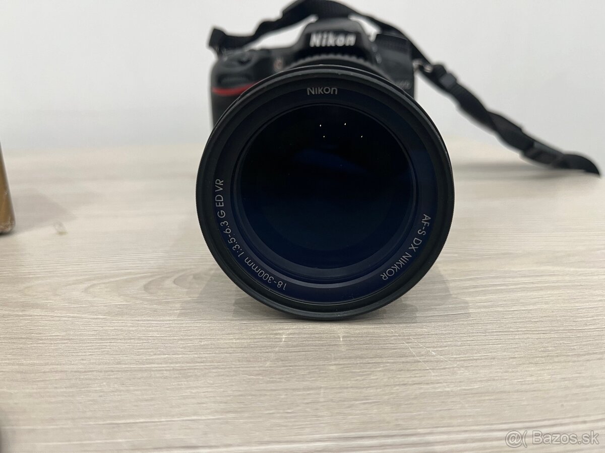 objektív Nikkor 18-300 - 5