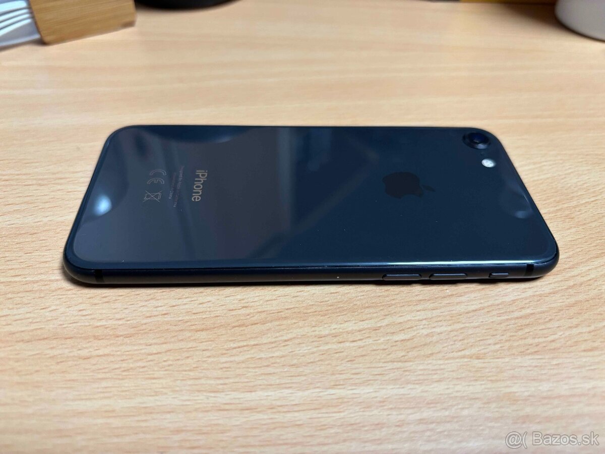 Apple iPhone 8 - 256GB - 85% kapacita batérie - 5