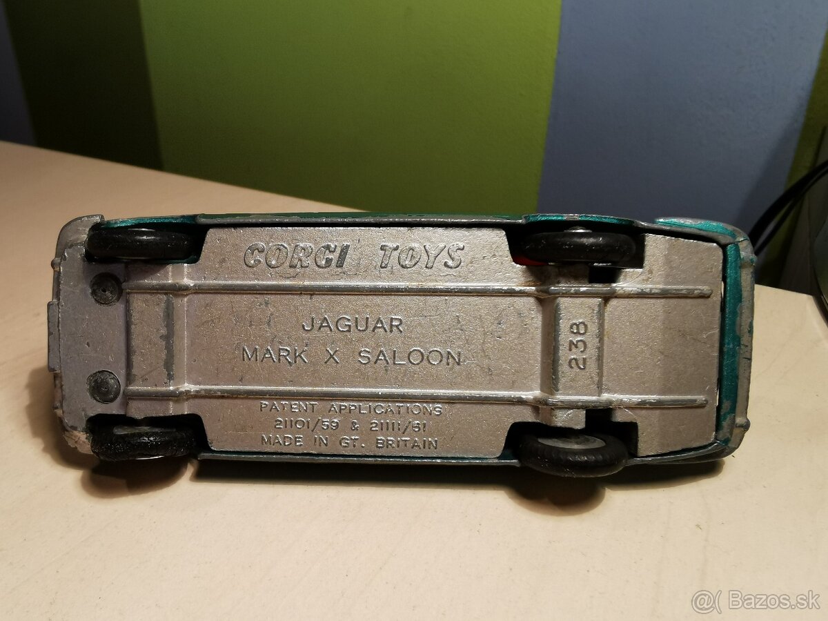 Corgi toys Jaguar Mark X - 5