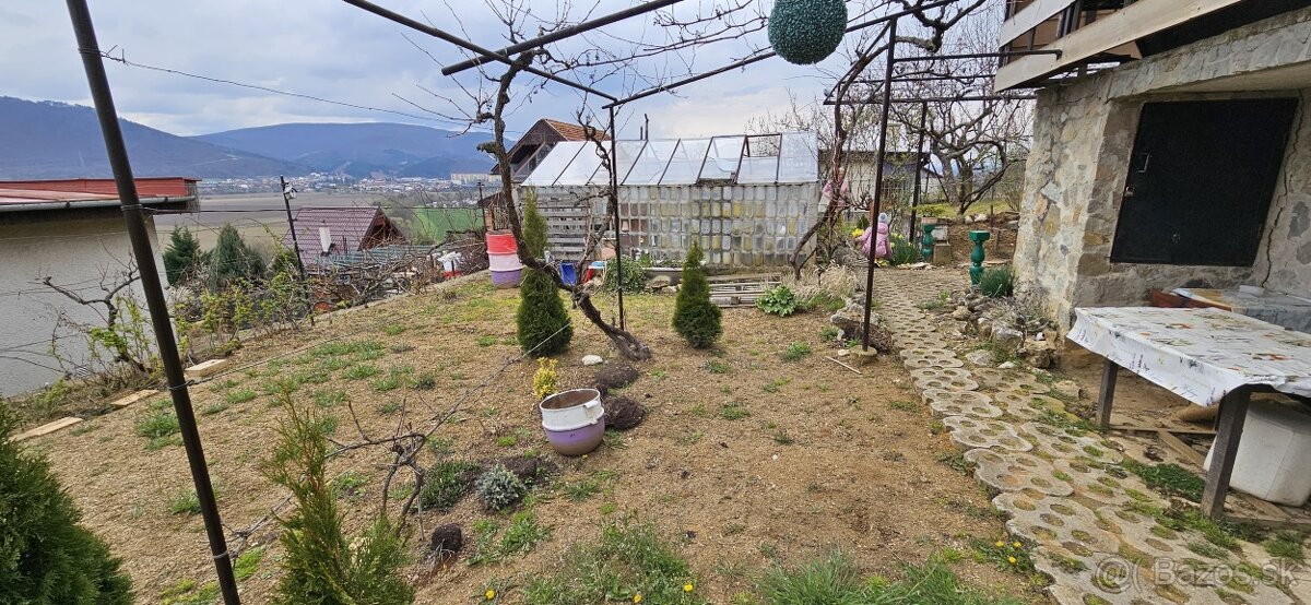 Záhradka s chatkou - 5