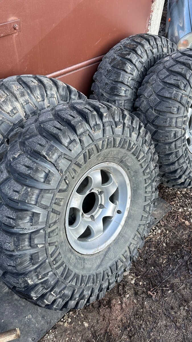 Predám offroad pneu 37x12.5 r15 maxxis crawler