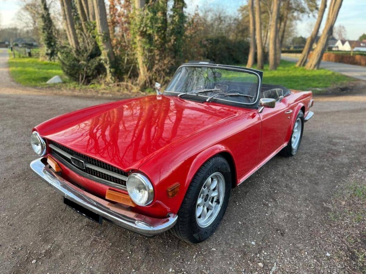 Triumph TR6 Soft Top z roku 1975 - 5