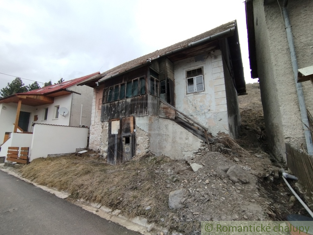 Rozľahlý pozemok so starším domom v Hornej Štubni (2714 m² - 5