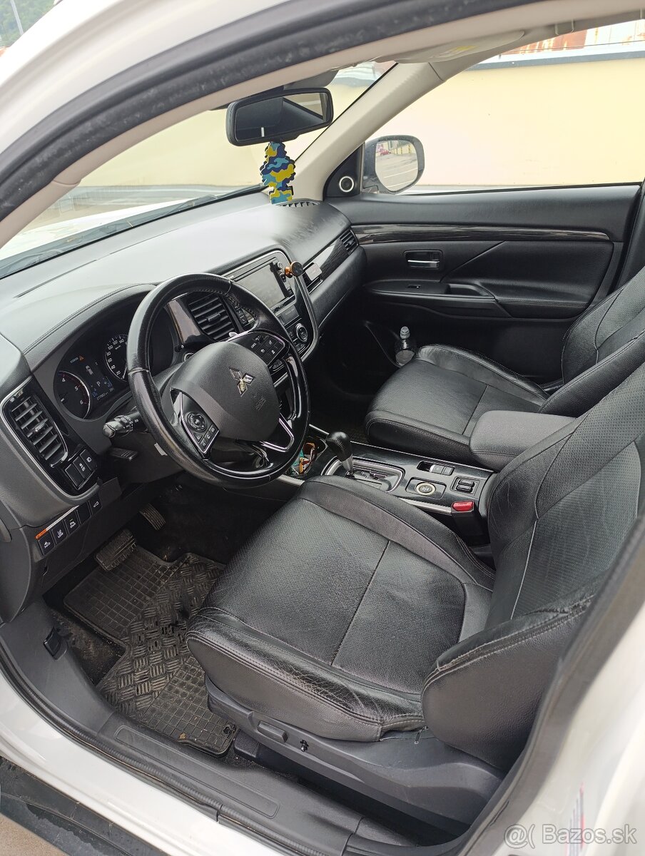 Mitsubishi Outlander INSTYLE 7-miestne