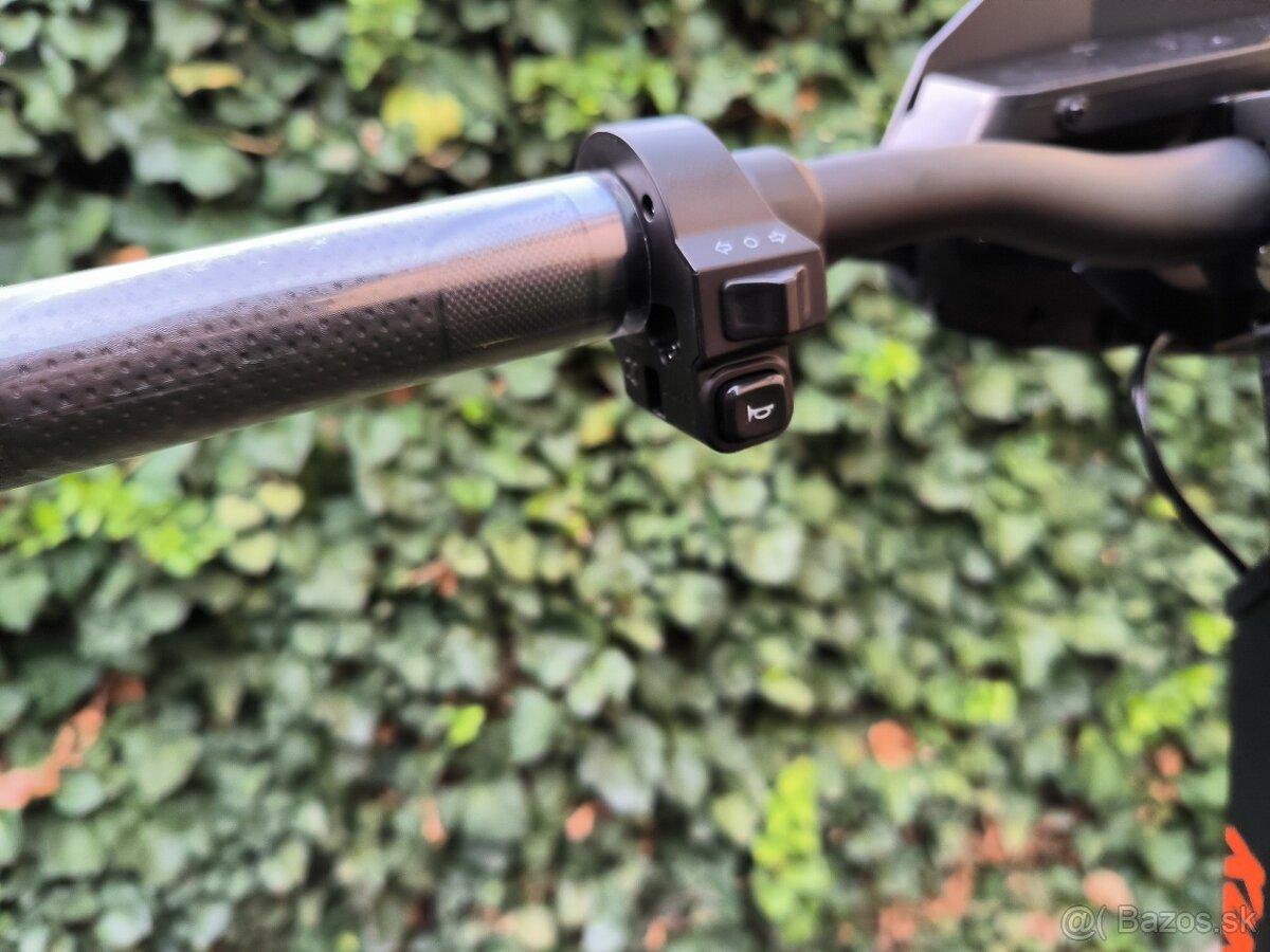 Kukirin G2 800 W 15 Ah 2025 - ZARUKA - 0 Kilometrov - 5