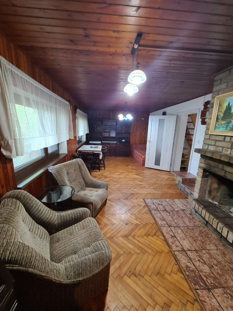 Zaujímavá pekná priestranná murovaná chata v prírode - 5