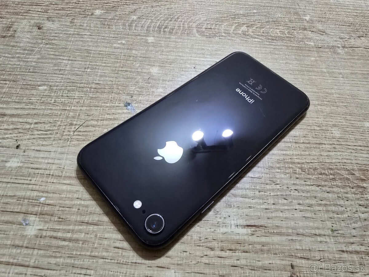 Iphone 8 64gb v top stave ma len velmi jemne znamky pouzivan - 5