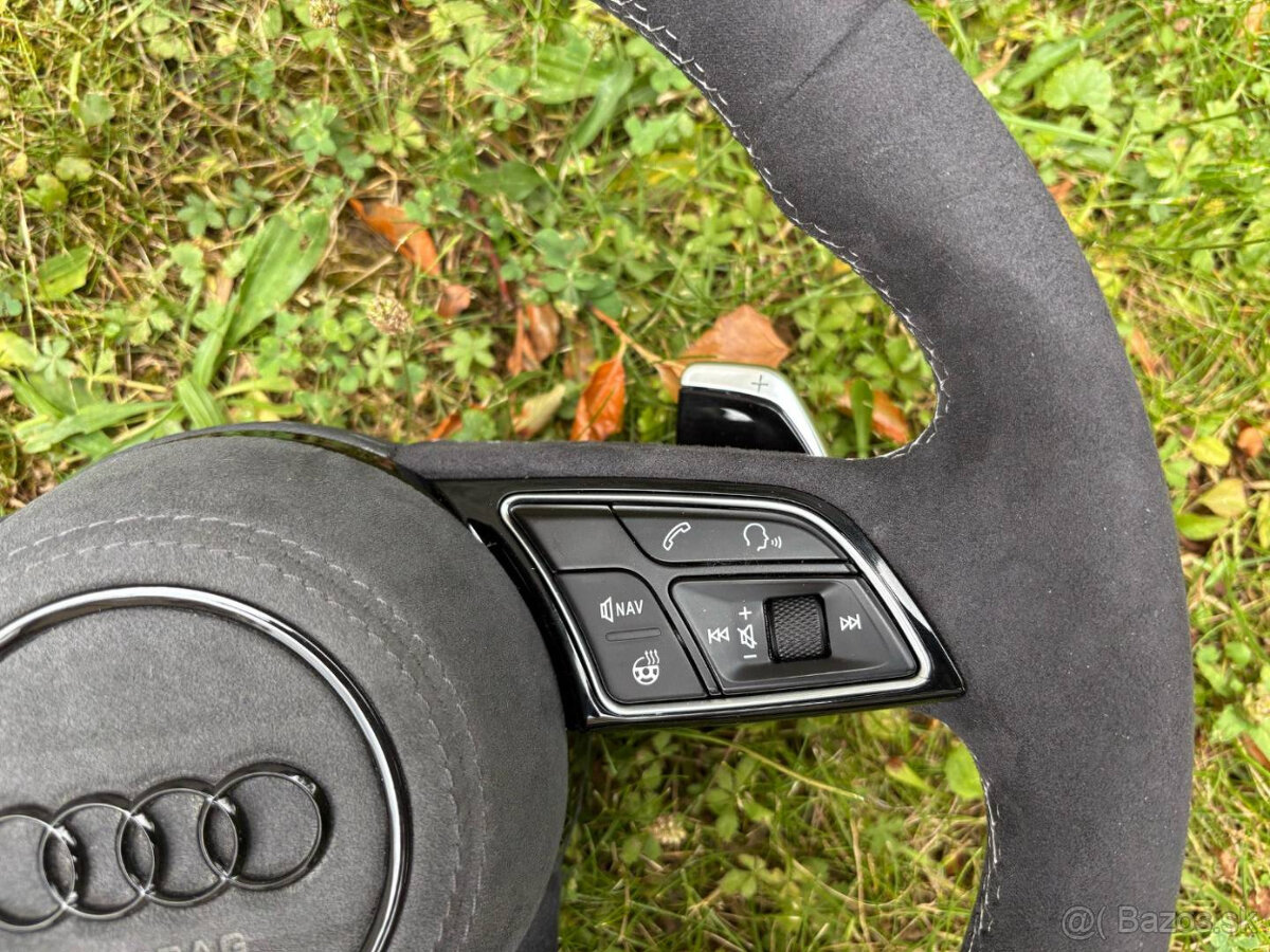 AUDI MULTIFUNKCNY VOLANT ALKANTARA s logom RS - 5