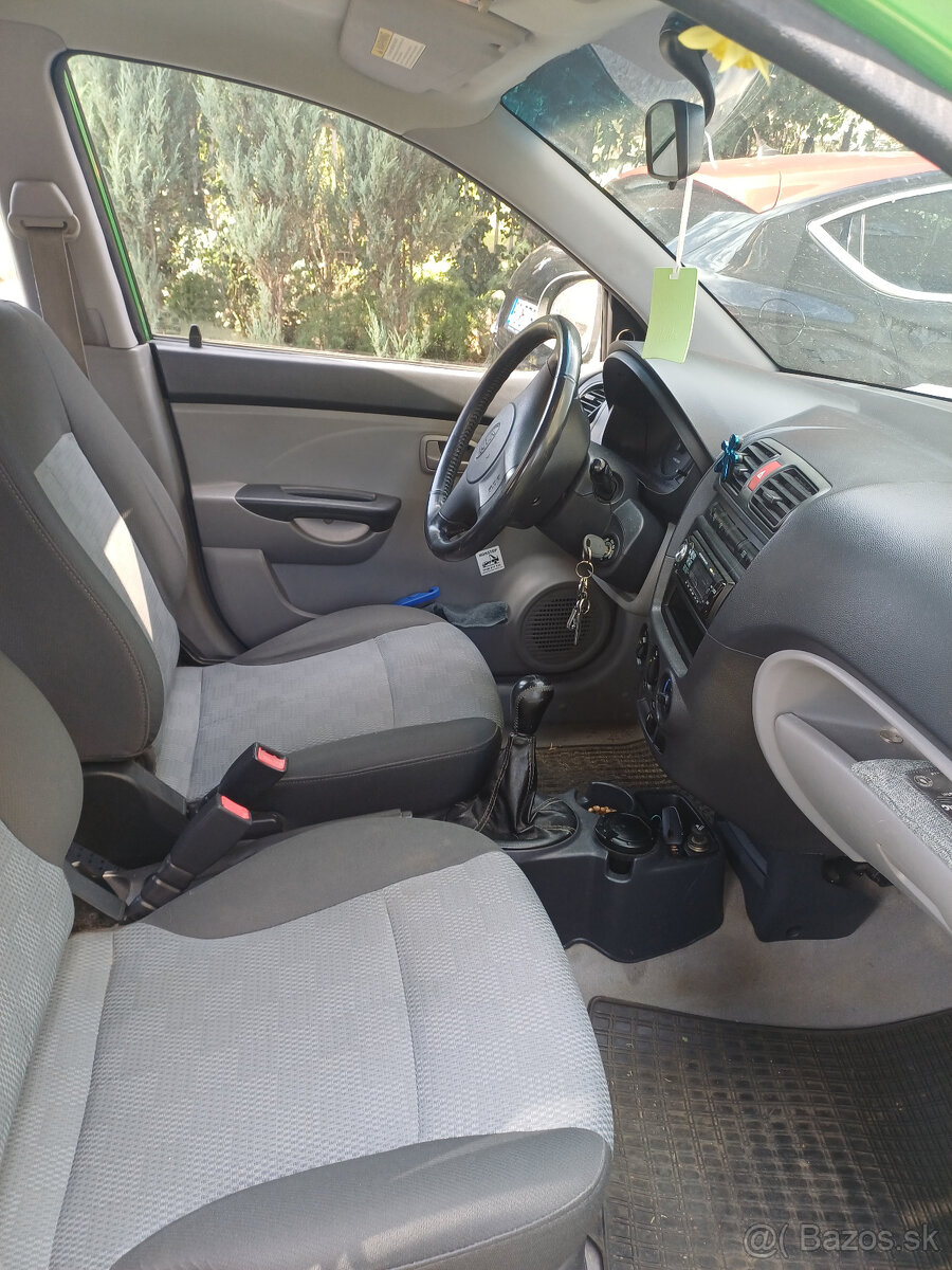 Kia picanto 1.1,benzín, rok výroby 2007 - 5