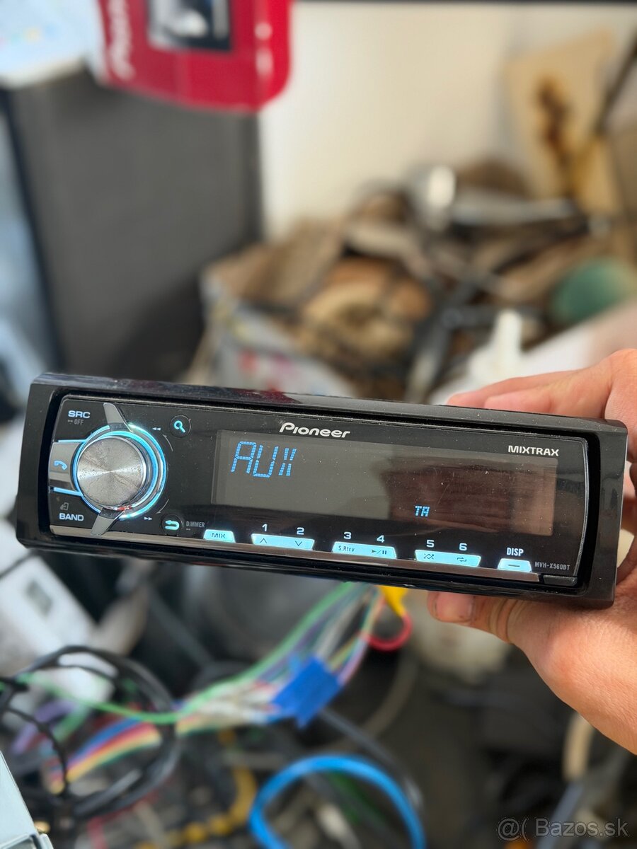 Pioneer MVH-X560BT - 5