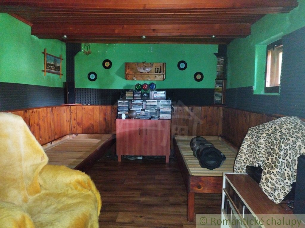 Dvojpodlažná chatka v tichej chatovej oblasti nad obcou Mo - 5